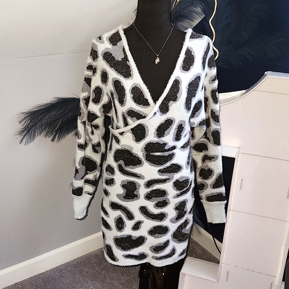 Grey and Black leopard print dress - Picture 1 of 9